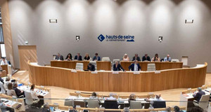 L'assembl&eacute;e d&eacute;partementale en s&eacute;ance publique dans l'h&eacute;micycle du D&eacute;partement