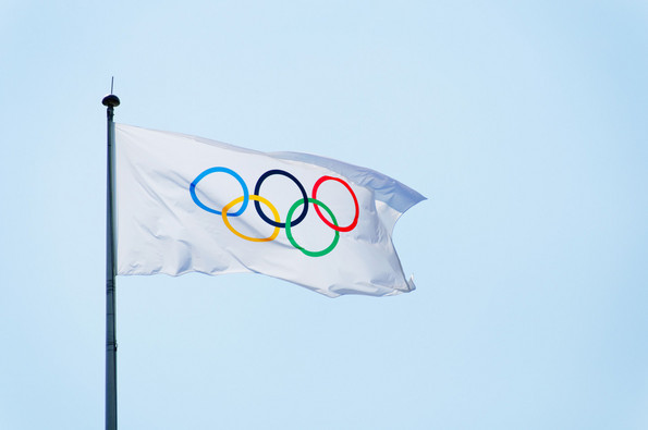 Paris-2024 : la tournée des drapeaux olympique et paralympique démarre en  Seine-Saint-Denis - France Bleu