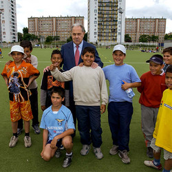 2003. Déplacement le 4 juillet au stade départemental Yves-du-Manoir à Colombes dans le cadre du dispositif Parcs en Sports, précurseur de l’actuel Vacan’sports.