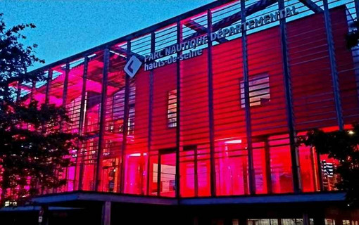 Le parc nautique d&eacute;partemental de l'&Icirc;le de Monsieur &eacute;clair&eacute; en rose 