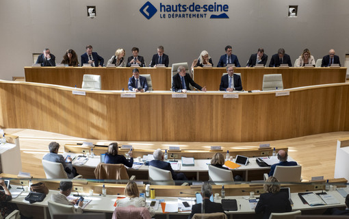 Georges Siffredi, Pr&eacute;sident du D&eacute;partement des Hauts-de-Seine pr&eacute;side les s&eacute;ances publiques