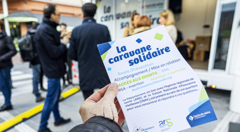 Prospectus d&eacute;crivant les missions de la Caravane solidaire : sant&eacute;, pr&eacute;vention, acc&egrave;s aux droits, RSA, autonomie, maintien &agrave; domicile