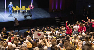 La Parvis Solidaire, vue de la sc&egrave;ne depuis le public