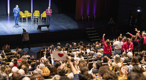 La Parvis Solidaire, vue de la sc&egrave;ne depuis le public