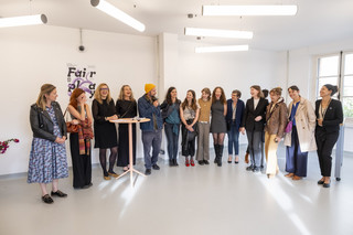 Vernissage de l’exposition « Fair Play, design et métiers d’art, beaux joueurs de l’inclusion ? » au Jardin des métiers d’Art et du Design (du 29 mai au 22 septembre 2024), le mardi 28 mai 2024. Cette nouvelle exposition interroge la façon dont les métiers d’art et du design s’emparent des enjeux sociétaux liés à l’inclusion. En présence de l’équipe du JAD ; des artistes résidents ; Antoine FENOGLIO et Marcela MUSSI, Co-commissaire de l’exposition ; Sandrine BOURG, Conseillère départementale des Hauts-de-Seine ; Claire HAZART, Directrice du projet du JAD.