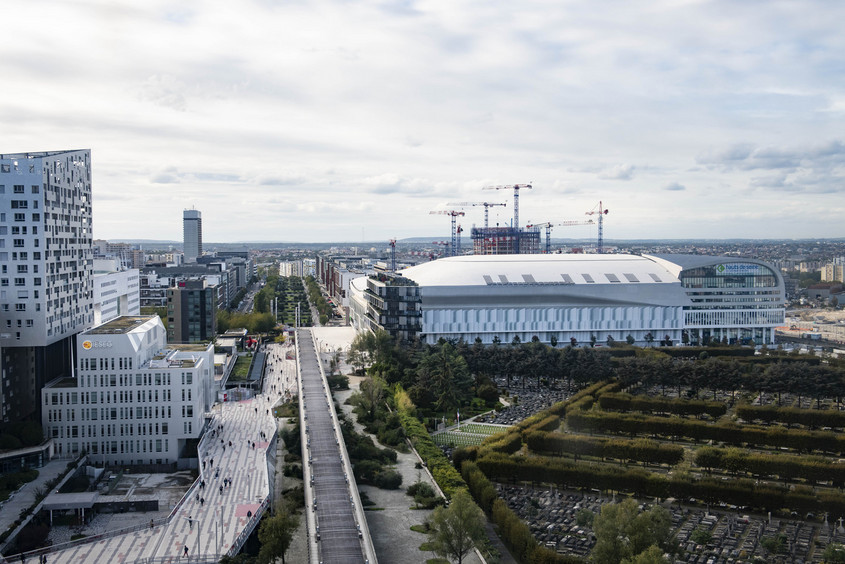 Vue d’ensemble du quartier des Terrasses à Nanterre, au premier plan le cimetière de Neuilly, au second plan, La Paris La Défense Arena, octobre 2019.