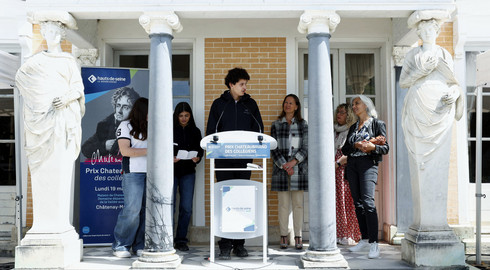 Remise du Prix Prix Chateaubriand des collégiens 2025 des Hauts-de-Seine devant la Maison de Chateaubriand SON DE remis à Nathalie Bernard 