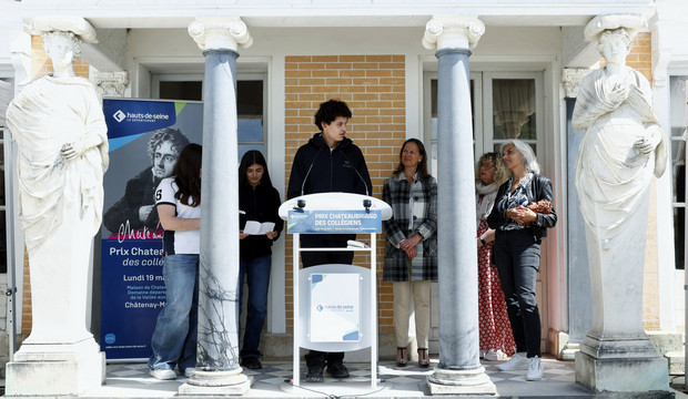 Remise du Prix Prix Chateaubriand des collégiens 2025 des Hauts-de-Seine devant la Maison de Chateaubriand SON DE remis à Nathalie Bernard 