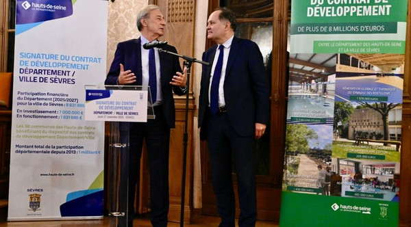 Signature du contrat de développement département ville entre les Hauts-de-Seine et la ville de Sèvres.