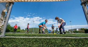 Collégiens tirant dans les buts 
