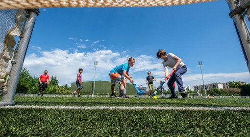 Collégiens tirant dans les buts 