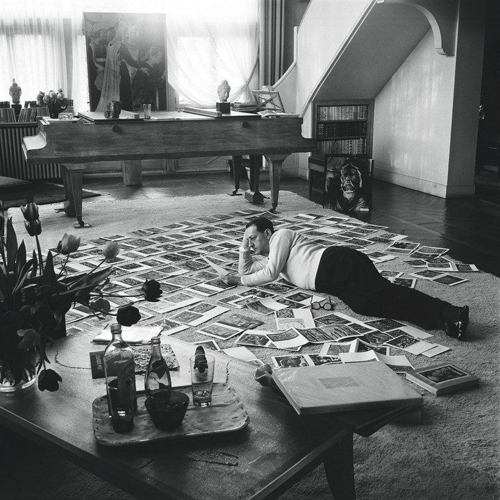 André Malraux dans son salon, Boulogne-Billancourt, 21 mars 1953