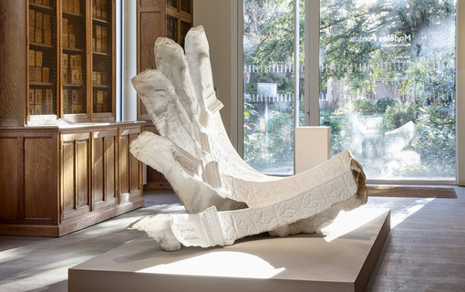 Sculpture de Marina Mankarios en salle des plaques au musée départemental Albert-Kahn 