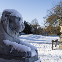 Le parc de la Folie Saint-James enneig&eacute;, &agrave; Neuilly-sur-Seine 