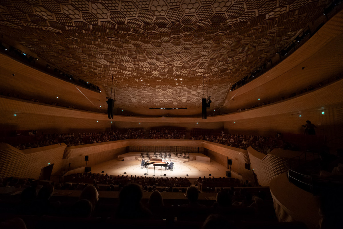 Chœur vu de loin dans l'auditorium de La Seine Musciale