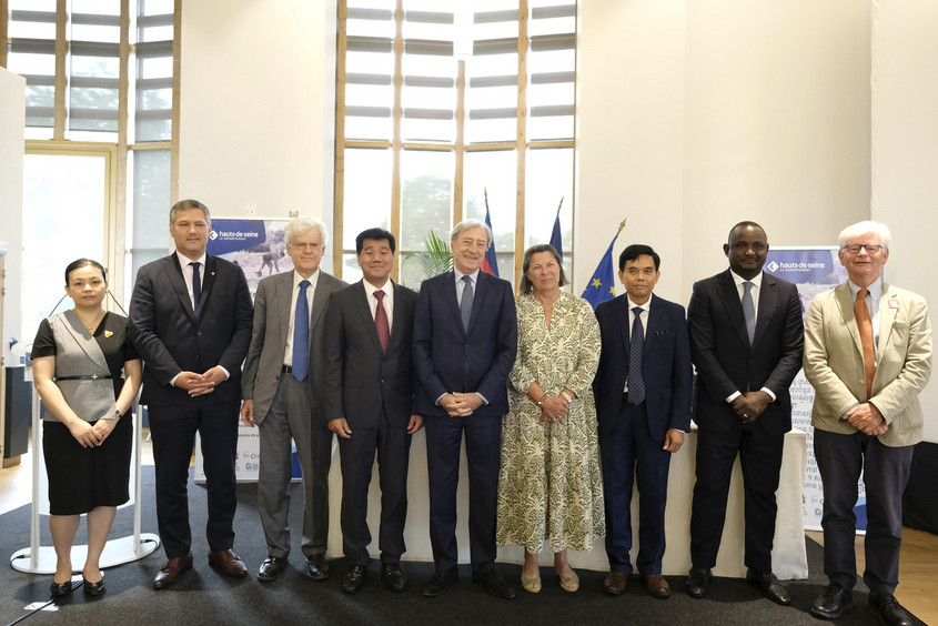 Les institutionnels français et cambodgiens prenent la pause