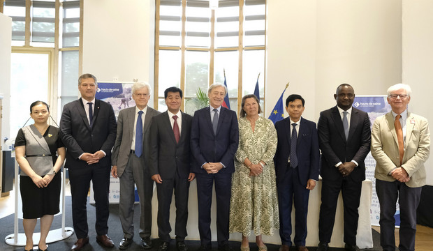 Les institutionnels français et cambodgiens prenent la pause