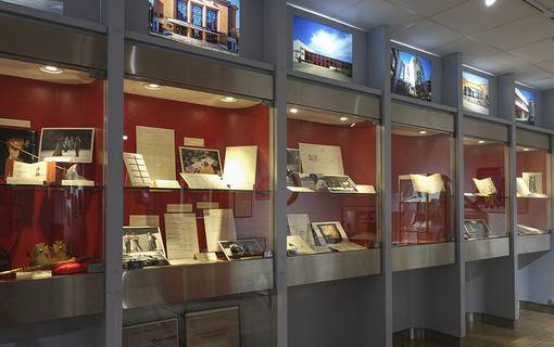 Dans les coulisses des theatres des Hauts-de-Seine la nouvelle exposition presentee aux Archives departementales jusqu au 14 novembre 2025