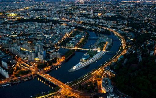 L'Ile Seguin, dans les Hauts-de-Seine, vue du ciel et de nuit