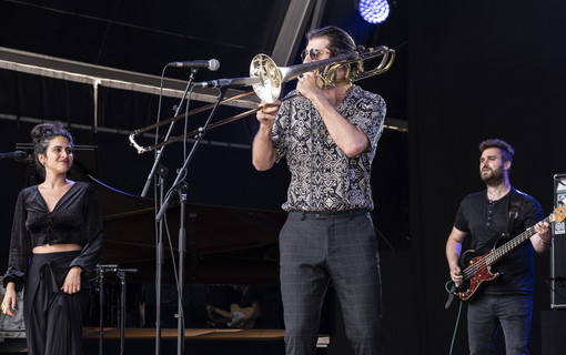 Retour en images sur La D&eacute;fense Jazz Festival 2022. Vingt-trois concerts du 20 au 26 juin sur le parvis de Paris La D&eacute;fense. 
