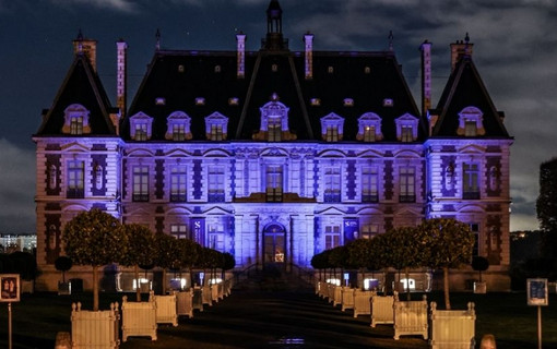 Le Château de Sceaux dans les Hauts-de-Seine aux couleurs de Novembre bleu