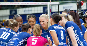 Les joueuses des Mariannes 92, le club de volley des Hauts-de-Seine, pendant un temps mort