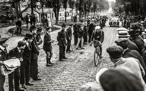 LE DEPARTEMENT PRESENTE SPORTS EN SEINE. HISTOIRES DE CHAMPIONS D HIER ET DE DEMAIN L EXPOSITION PHOTOGRAPHIQUE GRAND FORMAT. DU 20 JUIN AU 20 DECEMBRE AUX PARCS DEPARTEMENTAUX DE SCEAUX ET DES CHANTERAINES A VILLENEUVE-LA-GARENNE