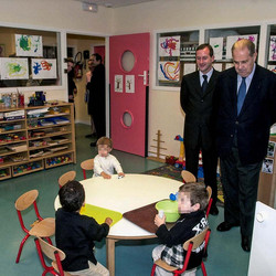 2001. Visite de la Pouponnière départementale du Plessis-Robinson le 29 octobre.