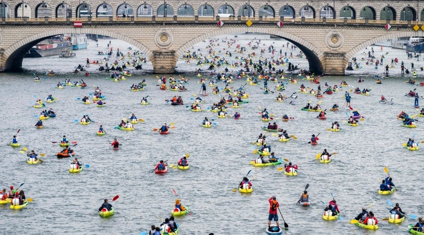 Vue du d&eacute;part de la TraverSeine avec l'ensemble des embarcations au parc nautique d&eacute;partemental de l'&Icirc;le de Monsieur