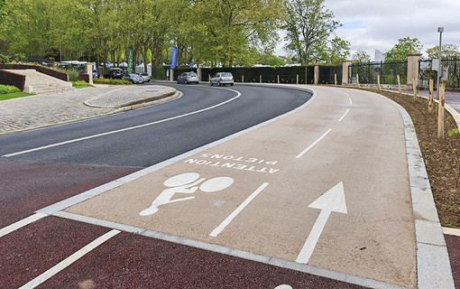 Piste cyclable boulevard Washington à Suresnes
