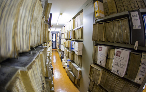 L'envers du d&eacute;cor. Les 50 ans des Archives des Hauts-de-Seine.