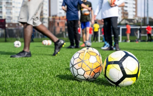 Collégiens participant au trophée football des Hauts-de-Seine