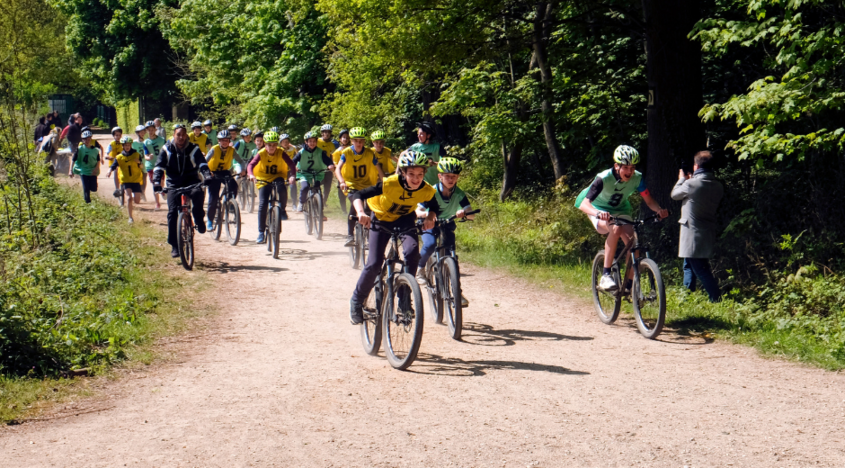 tophée-aventure-haut-de-seine 3000 jeunes particpent au trophée aventure et au trophée aventure adapté, deux dispositifs de sport scolaire du Département des Hauts-de-Seine