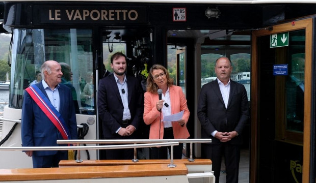  Marie-No&euml;lle Charoy, conseill&egrave;re d&eacute;partementale, inaugure la navette fluviale aux c&ocirc;t&eacute;s de Yves r&eacute;villon, vice-pr&eacute;sident du D&eacute;partement et Thierry Lef&egrave;vre maire d'Issy-les-Moulineaux.