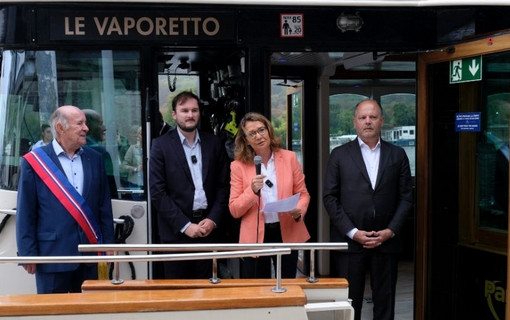 Marie-Noëlle Charoy, conseillère départementale, inaugure la navette fluviale aux côtés de Yves révillon, vice-président du Département et Thierry Lefèvre maire d'Issy-les-Moulineaux.