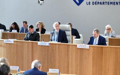 Les conseillers départementaux réunis en séance publique.