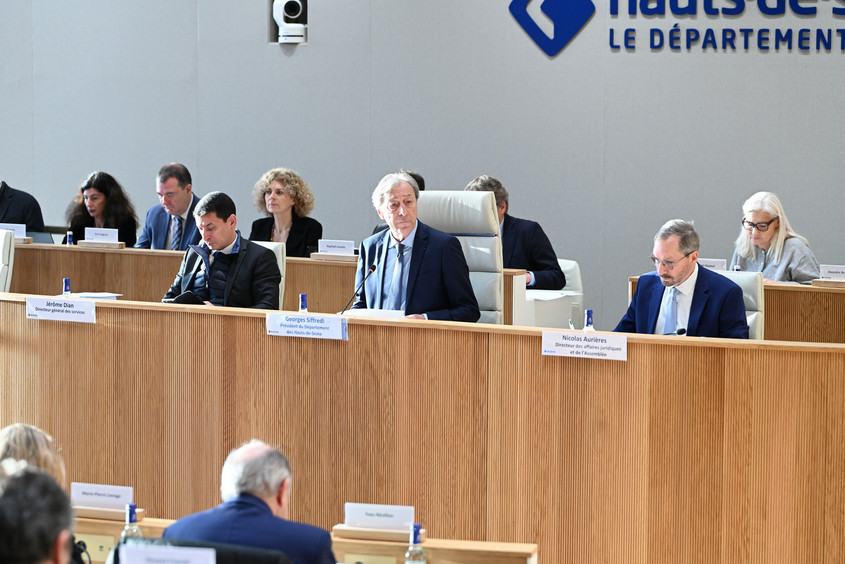 Les conseillers départementaux réunis en séance publique.