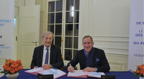 eorges Siffredi, pr&eacute;sident du D&eacute;partement des Hauts-de-Seine et Philippe Pemezec, maire du Plessis-Robinson lors de signature du contrat de d&eacute;veloppement d&eacute;partement-ville le 13 f&eacute;vrier 2026.