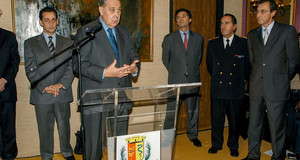 2003. Inauguration, le 26 novembre, de la Maison de Justice et de Droit à Châtenay-Malabry en présence de Nicolas Sarkozy, ministre de l’Intérieur, de Patrick Devedjian, ministre délégué aux libertés locales, de Georges Siffredi, député-maire de la ville et de Michel Delpuech, préfet des Hauts-de-Seine.
