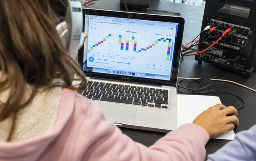 SeineLab : immersion sonore a La Seine Musicale. Un nouvel espace de découverte et d'expérimentation autour du numérique et du son en accès libre les après-midis du mercredi au samedi.