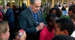 2002. Inauguration de la première tranche des travaux de réhabilitation de l’école Joliot-Curie au Plessis-Robinson le 10 septembre.