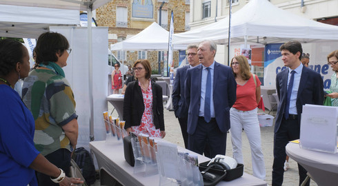 Les tentes de la Caravane solidaire lors de la visite du Pr&eacute;sident George Siffredi, avec les professionnels m&eacute;dico-sociaux
