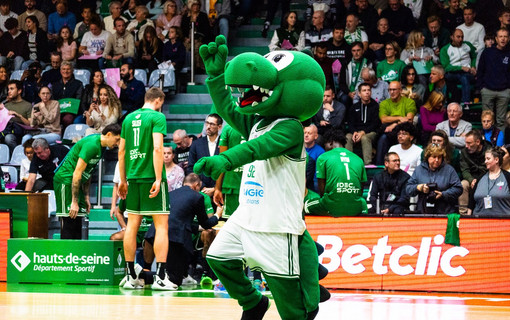 Dunky, la mascotte de Nanterre92, le club de basket des Hauts-de-Seine