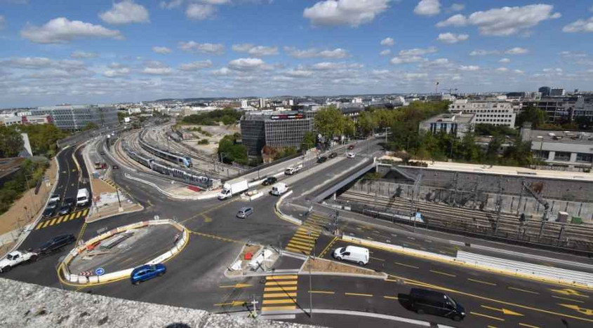 Le double sens de circulation du boulevard de La Défense vu depuis le boulevard Arago.