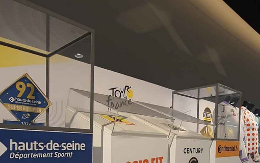 Le Prix du meilleur &eacute;quipier expos&eacute; lors de la pr&eacute;sentation officielle du Tour de France 2027