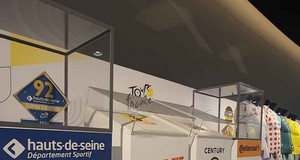Le Prix du meilleur &eacute;quipier expos&eacute; lors de la pr&eacute;sentation officielle du Tour de France 2027