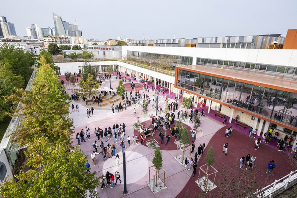 COUR COLLEGE POMPIDOU
