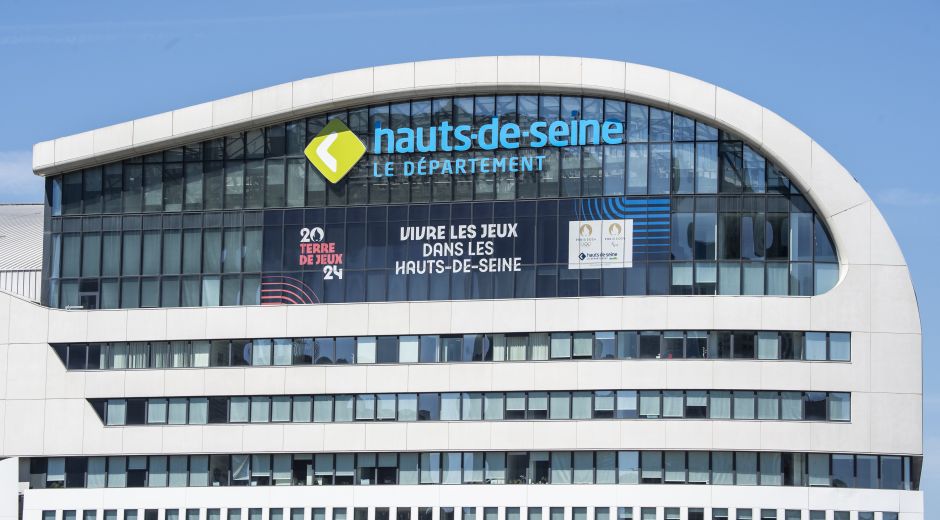 façade de l'hôtel du Département situé à Paris La Défense Arena