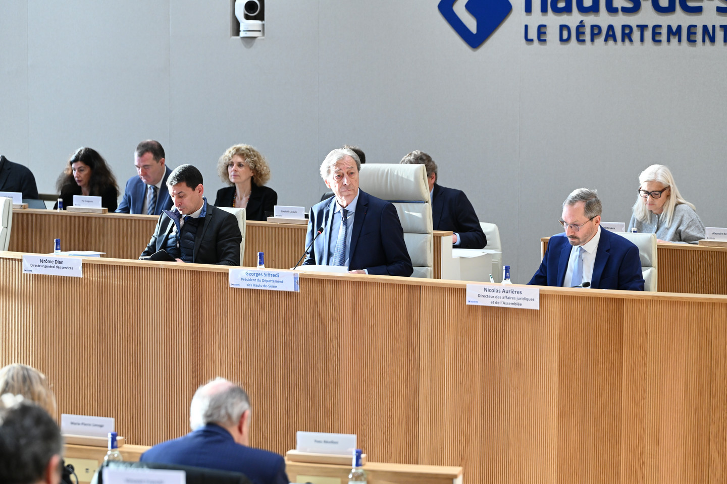 Les conseillers départementaux réunis en séance publique.