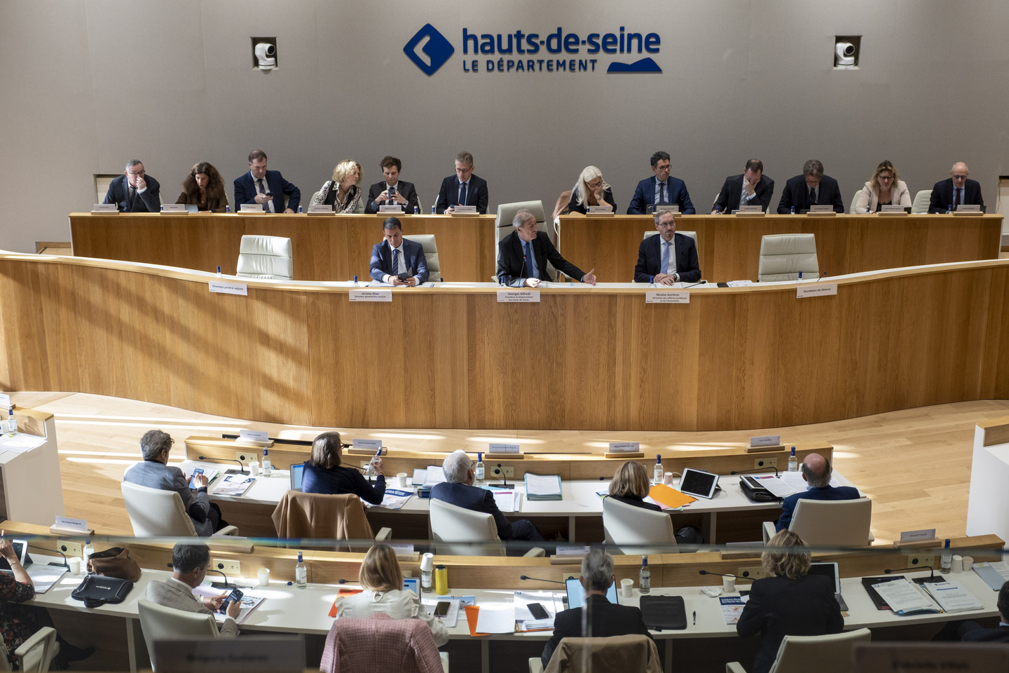 Georges Siffredi, Pr&eacute;sident du D&eacute;partement des Hauts-de-Seine pr&eacute;side les s&eacute;ances publiques